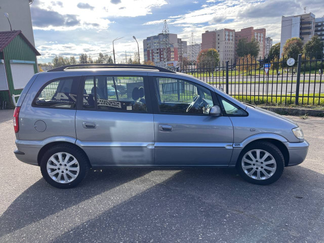 Фото Opel Zafira 4