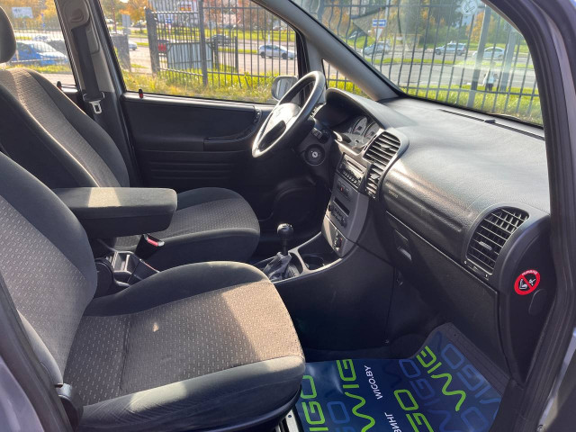 Фото Opel Zafira 16