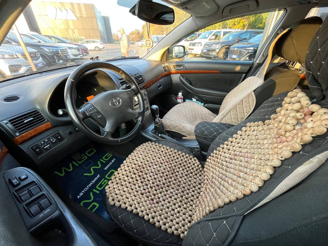 Фото Toyota Avensis 14