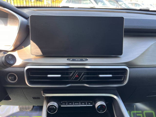 Фото Geely Coolray 14