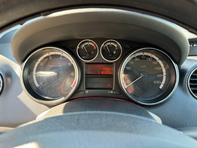 Фото Peugeot 308 10