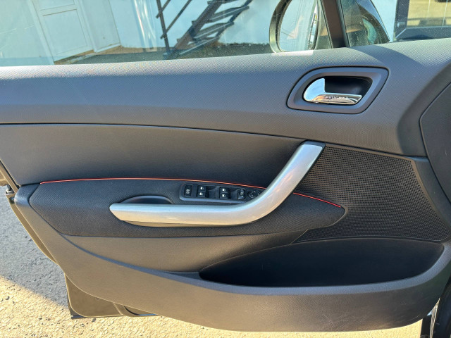 Фото Peugeot 308 16