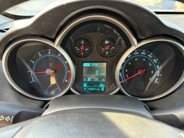 Фото Chevrolet Cruze 11