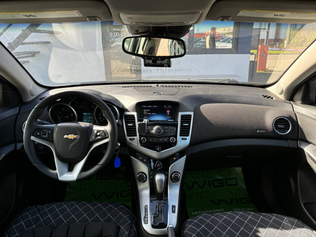 Фото Chevrolet Cruze 17