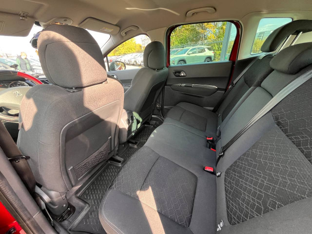 Фото Peugeot 3008 12