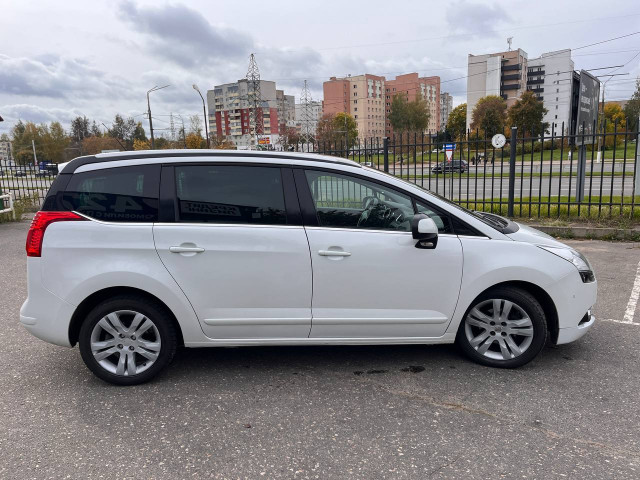 Фото Peugeot 5008 4