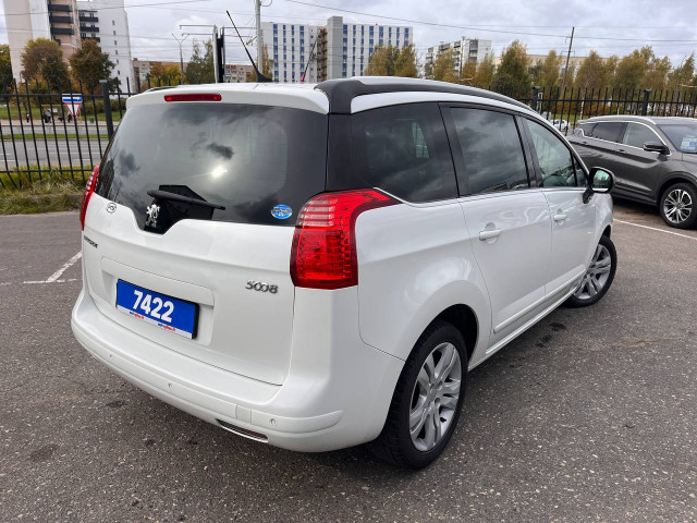 Фото Peugeot 5008 5