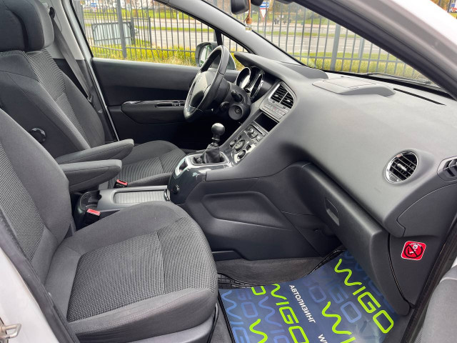 Фото Peugeot 5008 18