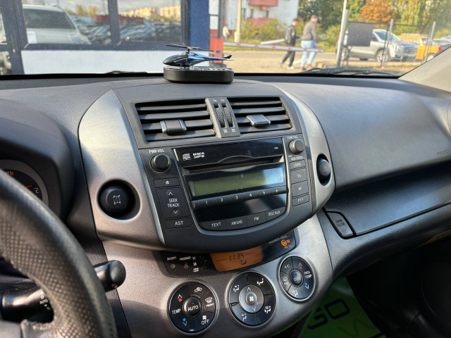 Фото Toyota Rav4 12