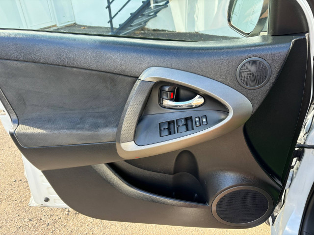 Фото Toyota Rav4 15