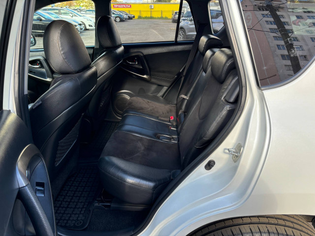 Фото Toyota Rav4 16