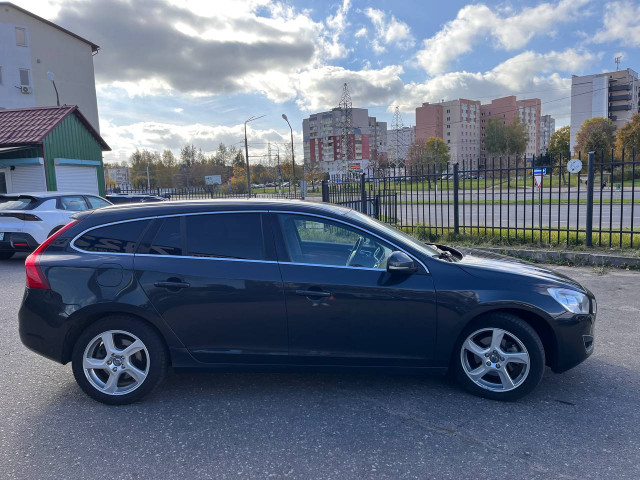 Фото Volvo V60 4