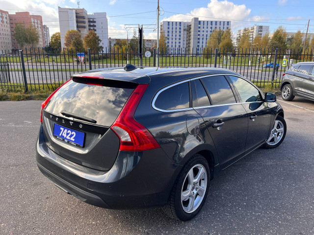 Фото Volvo V60 5
