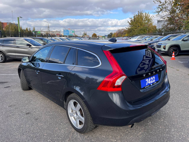 Фото Volvo V60 7