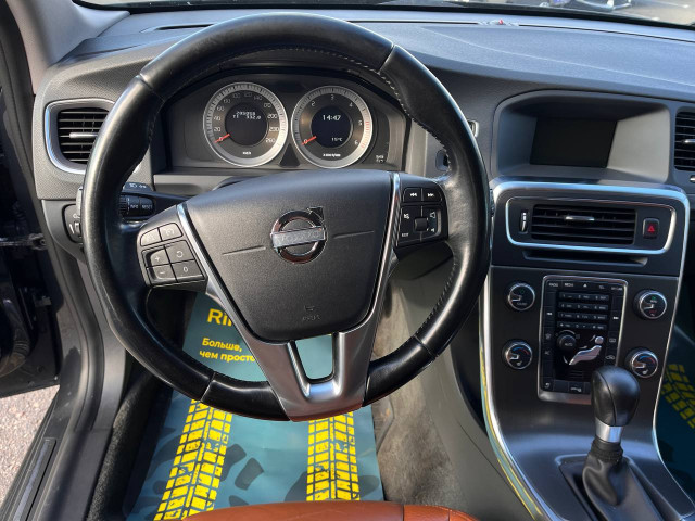 Фото Volvo V60 12