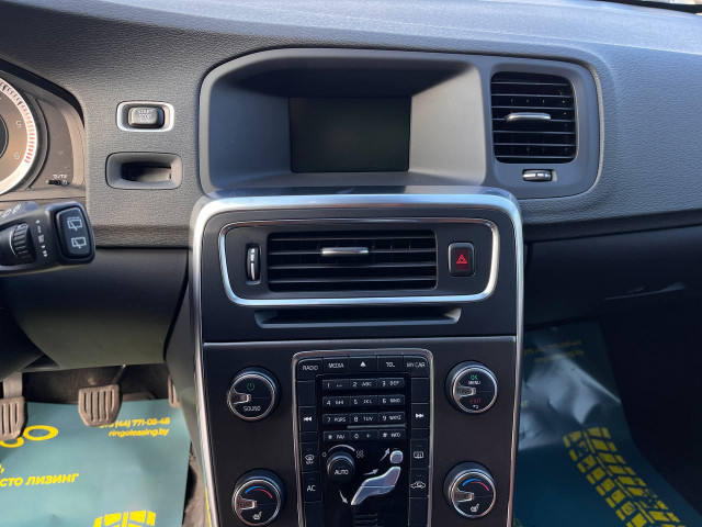 Фото Volvo V60 14