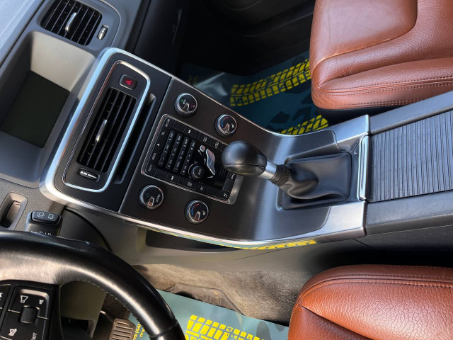Фото Volvo V60 15