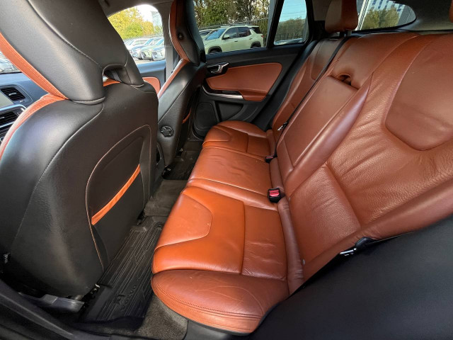 Фото Volvo V60 17