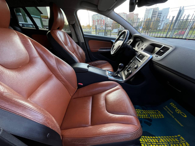 Фото Volvo V60 19