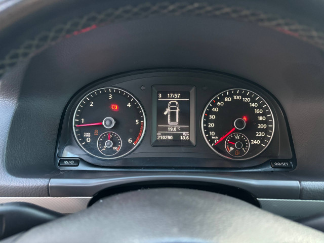 Фото Volkswagen Touran 11