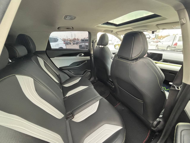 Фото Geely Coolray 17
