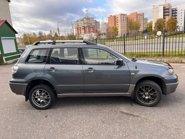 Фото Mitsubishi Outlander 4