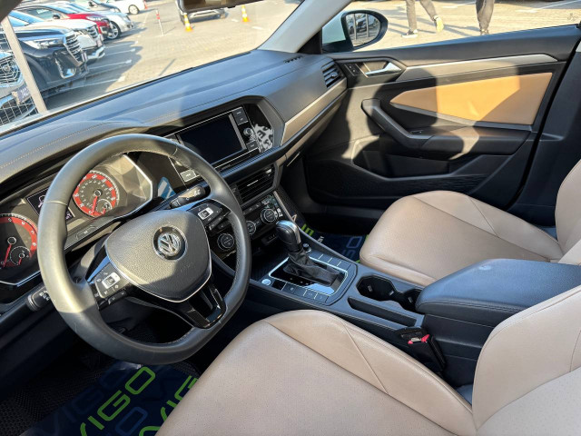 Фото Volkswagen Jetta 12