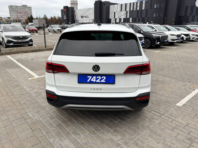 Фото Volkswagen Taos 6