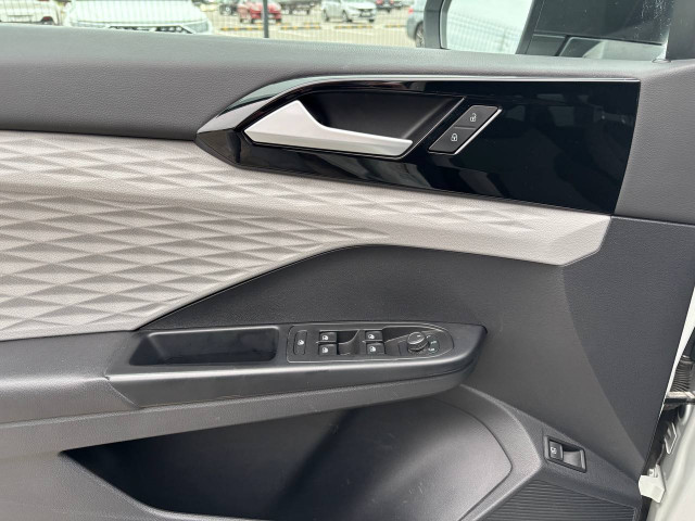 Фото Volkswagen Taos 9