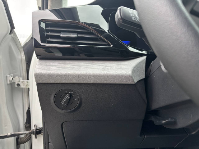 Фото Volkswagen Taos 10