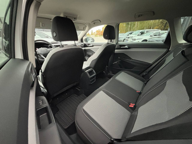 Фото Volkswagen Taos 16
