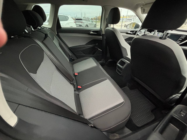 Фото Volkswagen Taos 17