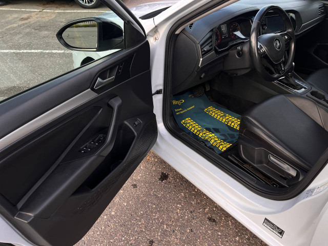 Фото Volkswagen Jetta 10