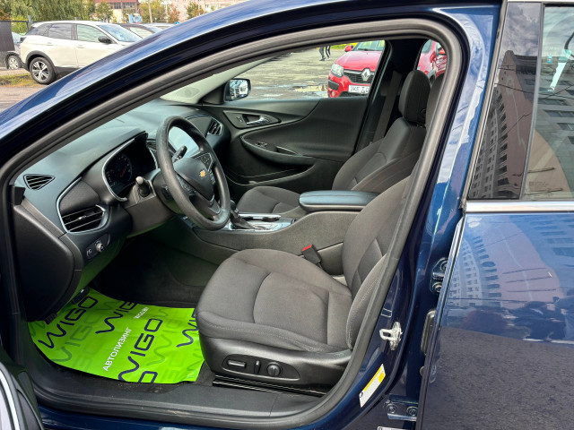 Фото Chevrolet Malibu 9