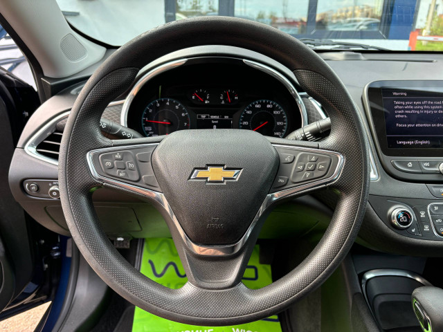 Фото Chevrolet Malibu 10