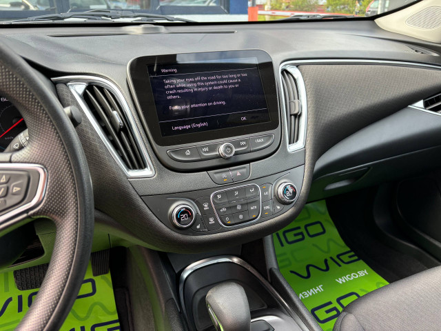 Фото Chevrolet Malibu 12