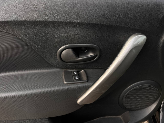 Фото Renault Logan Stepway 11