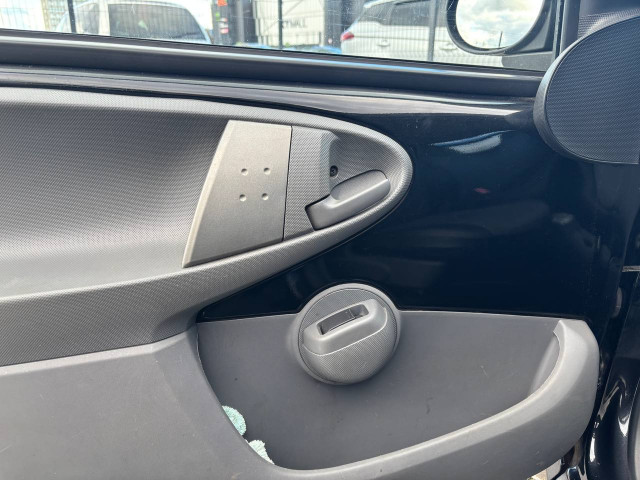 Фото Peugeot 107 9
