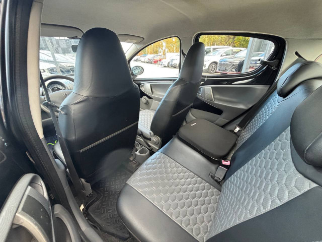 Фото Peugeot 107 16