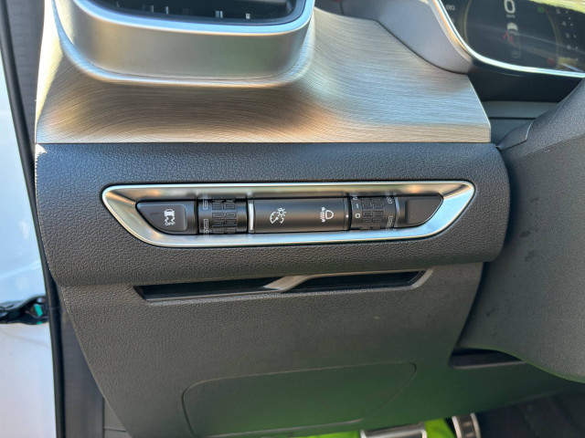 Фото Geely Coolray 14