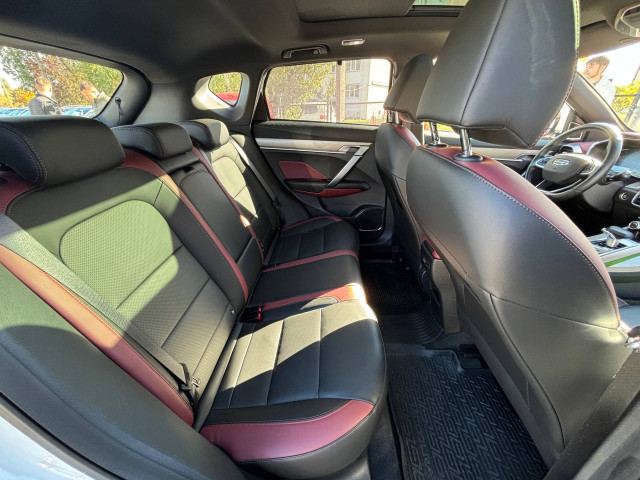 Фото Geely Coolray 18