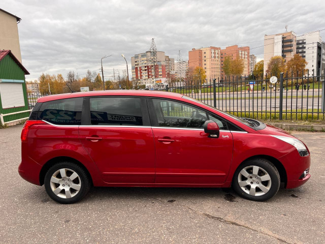 Фото Peugeot 5008 4
