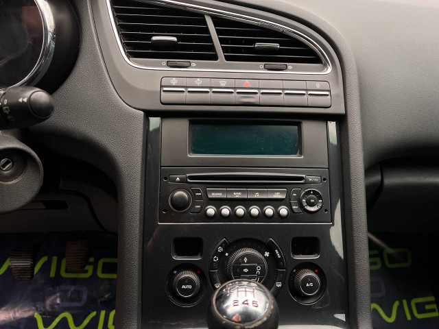 Фото Peugeot 5008 14