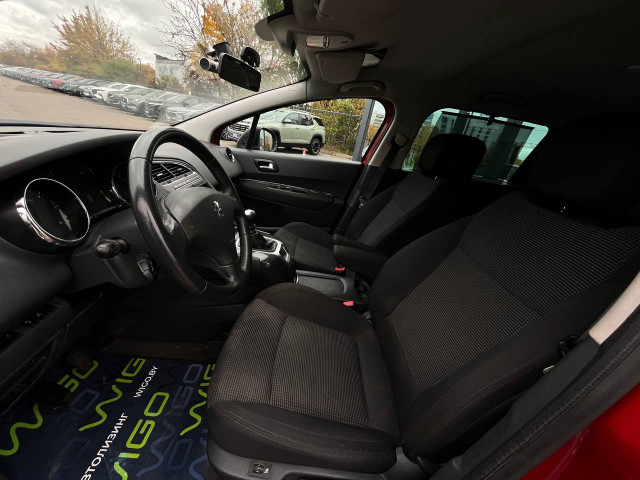 Фото Peugeot 5008 16