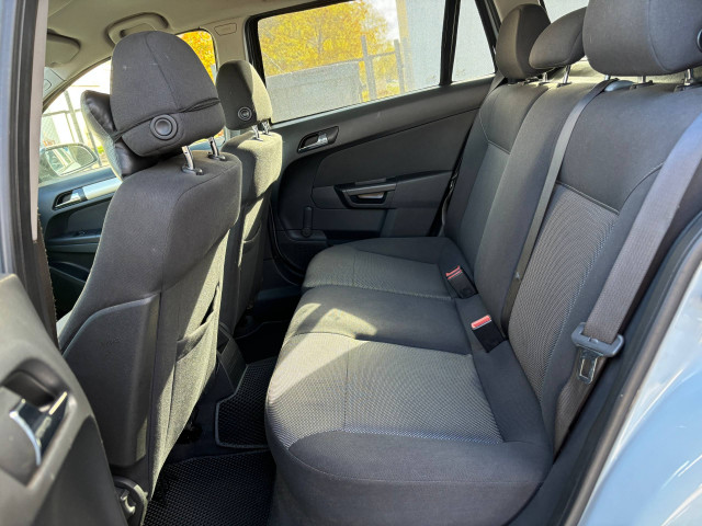 Фото Opel Astra 16