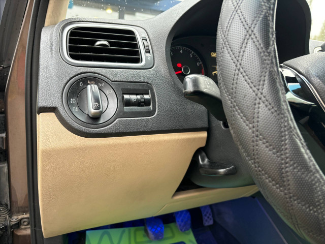 Фото Volkswagen Polo Sedan 14