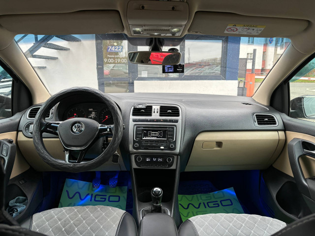 Фото Volkswagen Polo Sedan 17