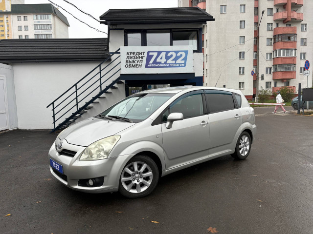 Фото Toyota Corolla Verso 1