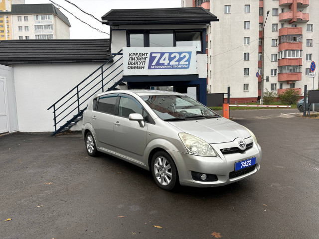 Фото Toyota Corolla Verso 3