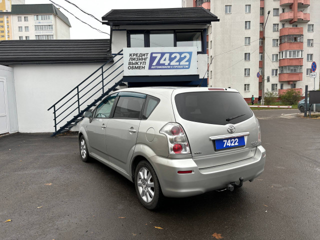 Фото Toyota Corolla Verso 7